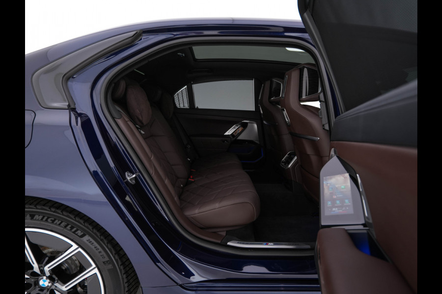 BMW i7 xDrive60 106 kWh M-Sport-Styling [3-Fase-11kW] {SoH-98%} (INCL-BTW) *PANO | LEATHER | FULL-LED | BLIND-SPOT | BOWERS&WILKINS | MEMORY-PACK | TOP-VIEW | VENTILATED/HEATED-COMFORTSEATS | SOFT-CLOSE | WIDE-DIGICOCKPIT | HEAD-UP | KEYLESS | ...