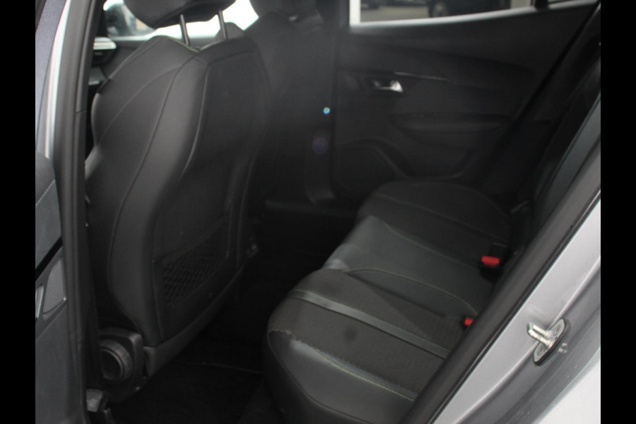 Peugeot 2008 1.2 GT Automaat Climate control Cruise control Apple Carplay/ Android Auto led Lichtmetalen velgen Parkeersensoren Camera