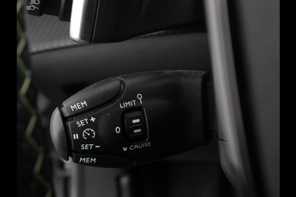 Peugeot 2008 1.2 GT Automaat Climate control Cruise control Apple Carplay/ Android Auto led Lichtmetalen velgen Parkeersensoren Camera