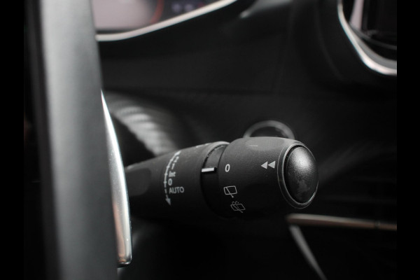 Peugeot 2008 1.2 GT Automaat Climate control Cruise control Apple Carplay/ Android Auto led Lichtmetalen velgen Parkeersensoren Camera