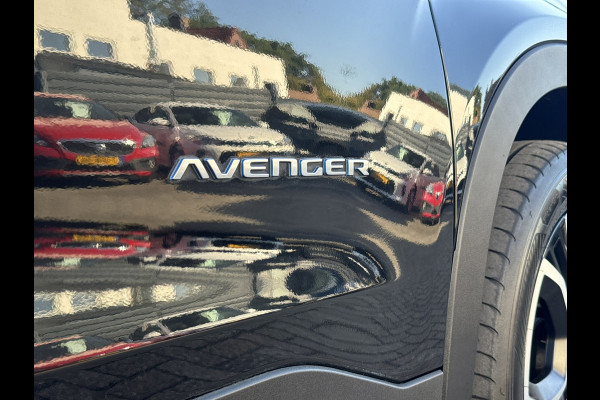 Jeep Avenger Summit 54 kWh SOH 94% Elek a-klep Verwarmde voorruit Camera Navigatie Carplay Adapive cruise