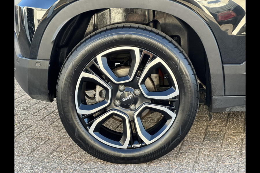 Jeep Avenger Summit 54 kWh SOH 94% Elek a-klep Verwarmde voorruit Camera Navigatie Carplay Adapive cruise