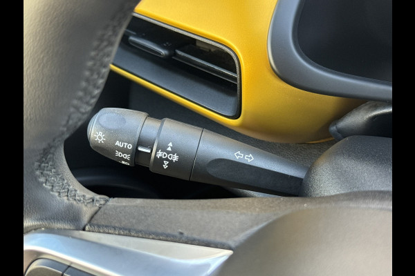 Jeep Avenger Summit 54 kWh SOH 94% Elek a-klep Verwarmde voorruit Camera Navigatie Carplay Adapive cruise