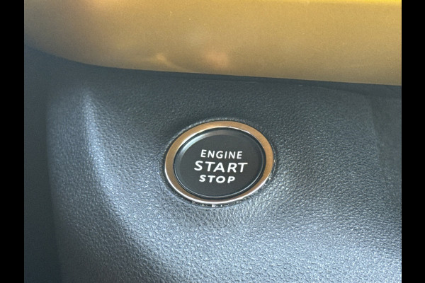 Jeep Avenger Summit 54 kWh SOH 94% Elek a-klep Verwarmde voorruit Camera Navigatie Carplay Adapive cruise