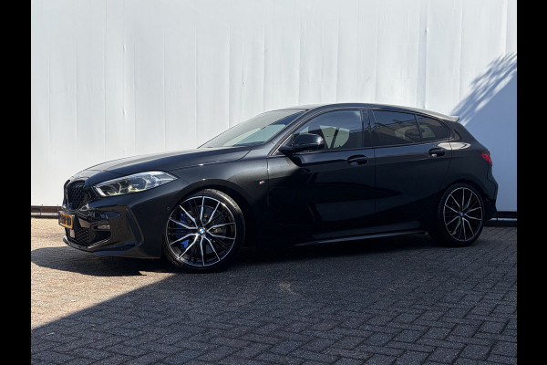 BMW 1-serie 118i Executive Edition M-Sport Zetels HUD Adapt.Cruise Carplay Camera Uitstraling!
