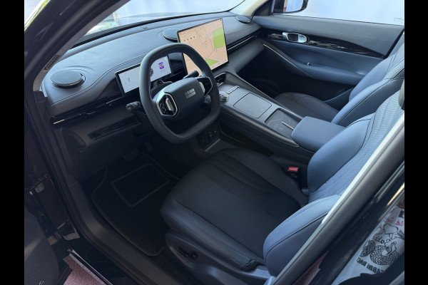 GEELY E5 Pro+ 68 kWh | LONG RANGE 450 Km wltp | 8 Jaar Garantie | 19'' LMV Verwarmde & Gekoelde Stoelen | 360° View | Warmtepomp | Leder