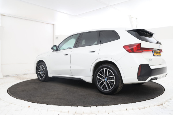 BMW iX1 eDrive20 67 kWh M-sport, Stoelen, Virtual, Climate,