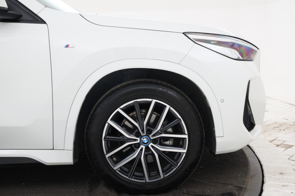 BMW iX1 eDrive20 67 kWh M-sport, Stoelen, Virtual, Climate,