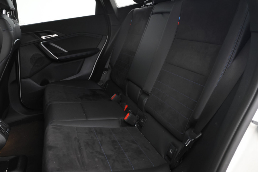 BMW iX1 eDrive20 67 kWh M-sport, Stoelen, Virtual, Climate,