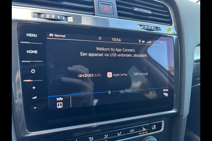 Volkswagen e-Golf | Apple Carplay | Leder | Stoelverwarming | Parkeersensoren | Adaptieve Cruise