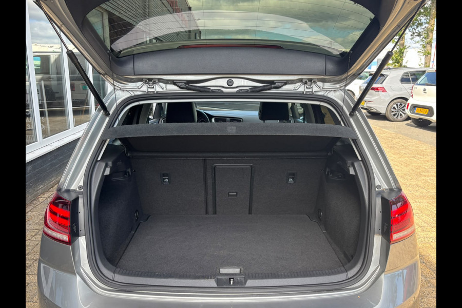Volkswagen e-Golf | Apple Carplay | Leder | Stoelverwarming | Parkeersensoren | Adaptieve Cruise