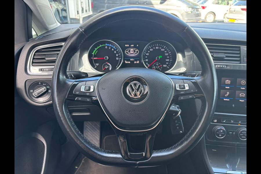 Volkswagen e-Golf | Apple Carplay | Leder | Stoelverwarming | Parkeersensoren | Adaptieve Cruise