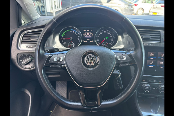 Volkswagen e-Golf | Apple Carplay | Leder | Stoelverwarming | Parkeersensoren | Adaptieve Cruise