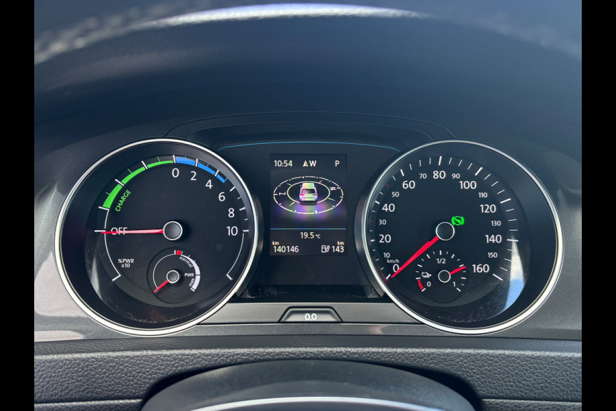 Volkswagen e-Golf | Apple Carplay | Leder | Stoelverwarming | Parkeersensoren | Adaptieve Cruise