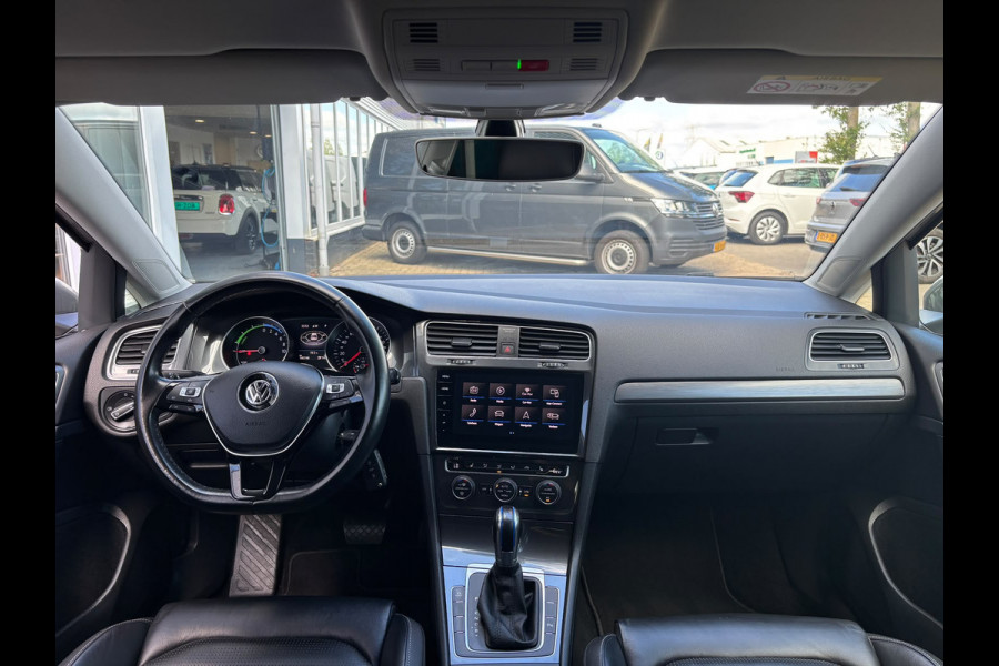 Volkswagen e-Golf | Apple Carplay | Leder | Stoelverwarming | Parkeersensoren | Adaptieve Cruise