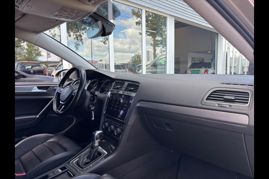 Volkswagen e-Golf | Apple Carplay | Leder | Stoelverwarming | Parkeersensoren | Adaptieve Cruise