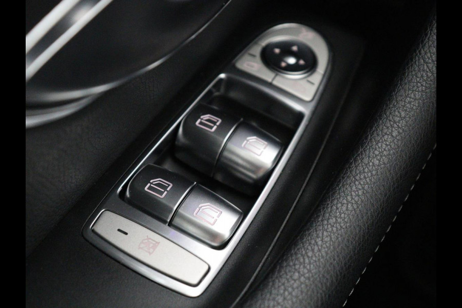 Mercedes-Benz E-Klasse 350 e Premium | Half leder | Stoel verwarming | Cruise control | Sfeerverlichting | Carplay | Navigatie | Camera | Park assist | Climate control