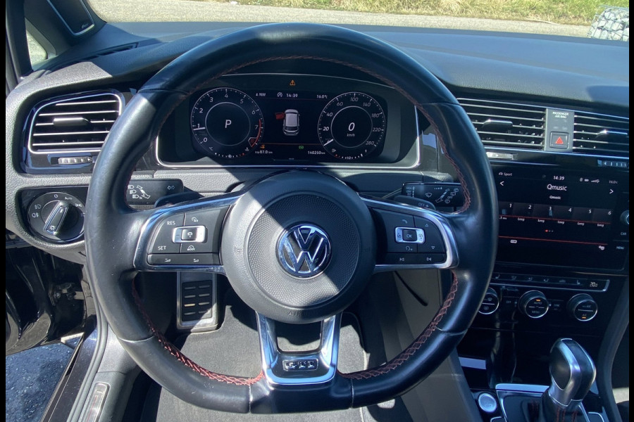 Volkswagen Golf 2.0 TSI GTI Performance/ Pano/ Dynaudio/ Keyless/ Virtual CP/ Dynamic lights