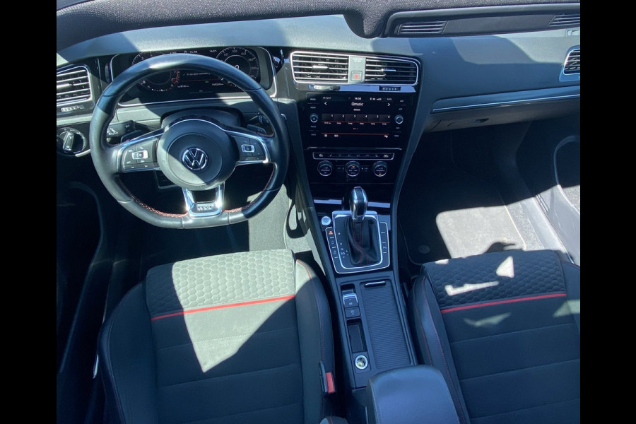 Volkswagen Golf 2.0 TSI GTI Performance/ Pano/ Dynaudio/ Keyless/ Virtual CP/ Dynamic lights