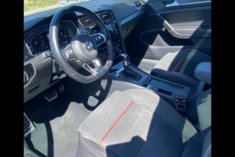 Volkswagen Golf 2.0 TSI GTI Performance/ Pano/ Dynaudio/ Keyless/ Virtual CP/ Dynamic lights