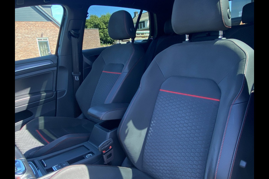 Volkswagen Golf 2.0 TSI GTI Performance/ Pano/ Dynaudio/ Keyless/ Virtual CP/ Dynamic lights