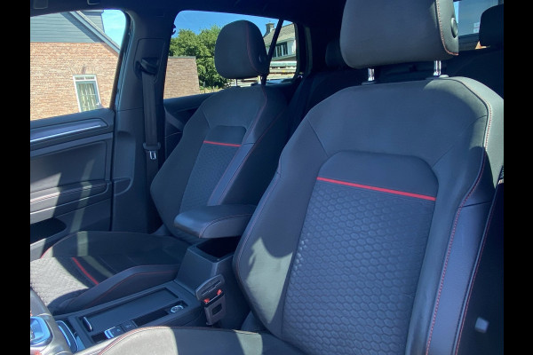 Volkswagen Golf 2.0 TSI GTI Performance/ Pano/ Dynaudio/ Keyless/ Virtual CP/ Dynamic lights