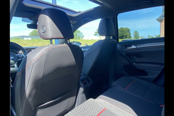 Volkswagen Golf 2.0 TSI GTI Performance/ Pano/ Dynaudio/ Keyless/ Virtual CP/ Dynamic lights
