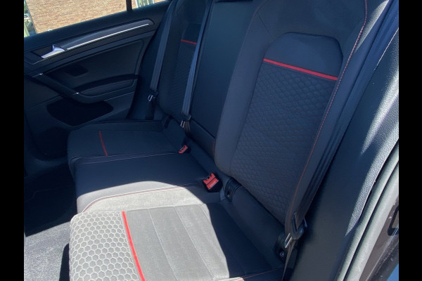 Volkswagen Golf 2.0 TSI GTI Performance/ Pano/ Dynaudio/ Keyless/ Virtual CP/ Dynamic lights