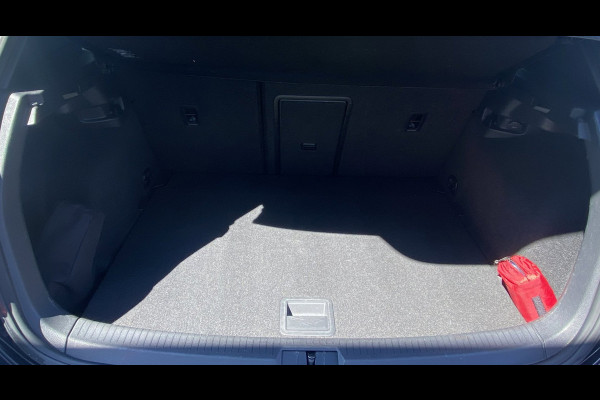 Volkswagen Golf 2.0 TSI GTI Performance/ Pano/ Dynaudio/ Keyless/ Virtual CP/ Dynamic lights