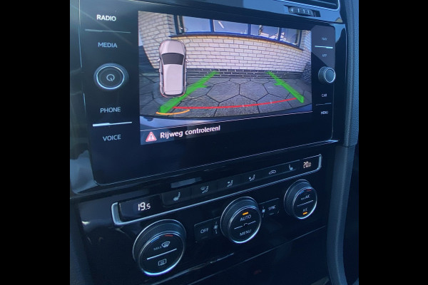 Volkswagen Golf 2.0 TSI GTI Performance/ Pano/ Dynaudio/ Keyless/ Virtual CP/ Dynamic lights