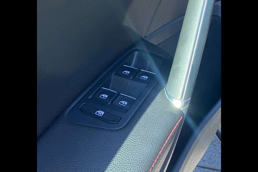 Volkswagen Golf 2.0 TSI GTI Performance/ Pano/ Dynaudio/ Keyless/ Virtual CP/ Dynamic lights