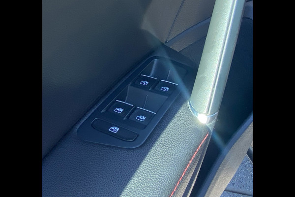 Volkswagen Golf 2.0 TSI GTI Performance/ Pano/ Dynaudio/ Keyless/ Virtual CP/ Dynamic lights