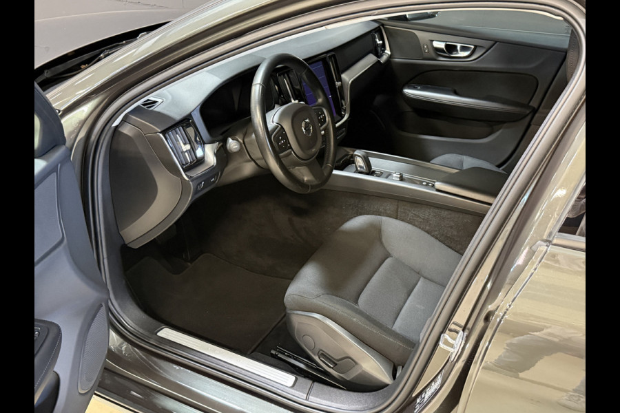Volvo V60 2.0 B3 Momentum Advantage | Camera | Trekhaak | Apple Carplay