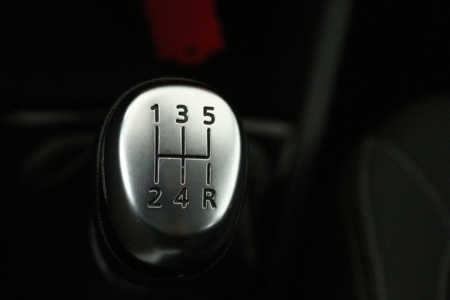 Renault Clio 0.9 TCe Zen (STOELVERWARMING, NAVIGATIE, MULTIMEDIA, LED, STUURBEDIENING)