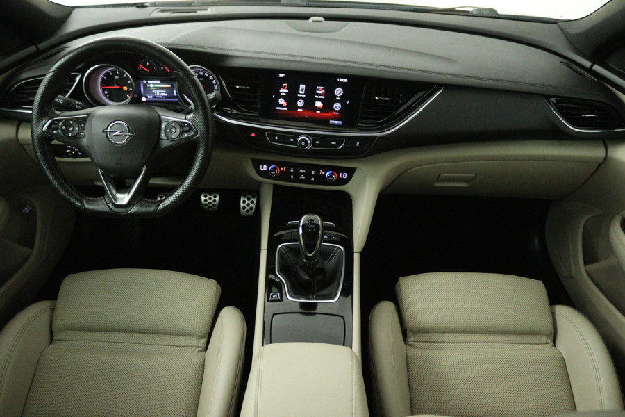 Opel Insignia Sports Tourer 1.5 Turbo Business Executive (TREKHAAK WEGKLAPBAAR, STOEL-/STUURVERWARMING, LEDER, CAMERA, NAVIGATIE, CAMERA, GROO