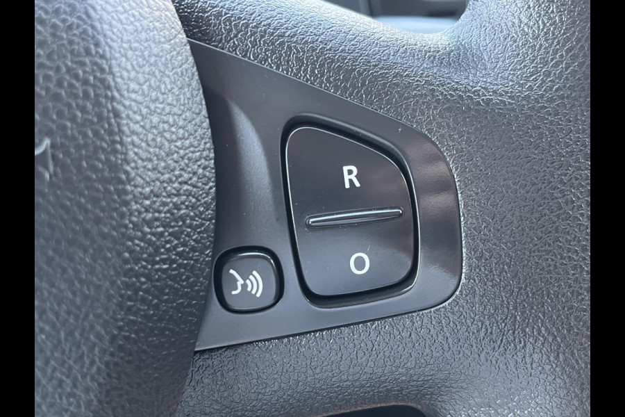 Renault Trafic 2.0 dCi 120 T29 L2H1*NAVI*HAAK*CRUISE*A/C*TEL*3PER