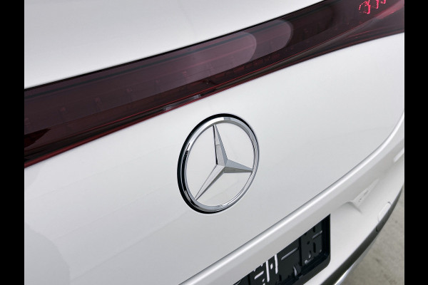 Mercedes-Benz CLA-Klasse 250+ Business Solution 85.5 kWh | Spiegelpakket | Vast panoramadak | Parkeerassistent | URBAN GUARD | 17 inch vijfspaaks LM-velgen | Stuur in leder |