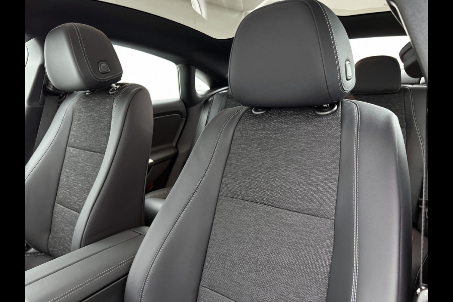 Mercedes-Benz CLA-Klasse 250+ Business Solution 85.5 kWh | Spiegelpakket | Vast panoramadak | Parkeerassistent | URBAN GUARD | 17 inch vijfspaaks LM-velgen | Stuur in leder |