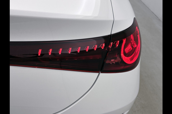 Mercedes-Benz CLA-Klasse 250+ Business Solution 85.5 kWh | Spiegelpakket | Vast panoramadak | Parkeerassistent | URBAN GUARD | 17 inch vijfspaaks LM-velgen | Stuur in leder |