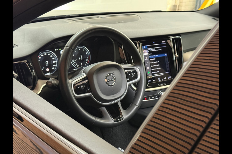 Volvo V60 2.0 B3 R-Design | Panoramadak | Harman Kardon | 360 Camera | Apple carplay & Android Auto