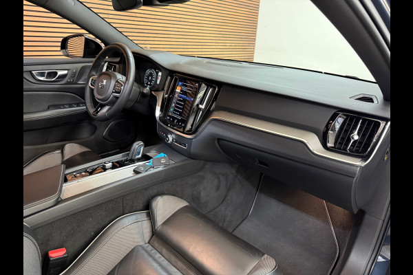 Volvo V60 2.0 B3 R-Design | Panoramadak | Harman Kardon | 360 Camera | Apple carplay & Android Auto
