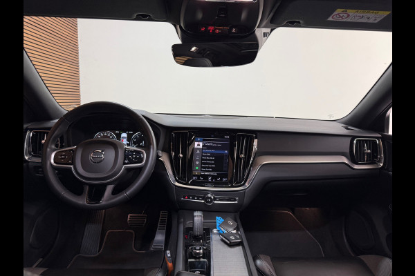 Volvo V60 2.0 B3 R-Design | Panoramadak | Harman Kardon | 360 Camera | Apple carplay & Android Auto