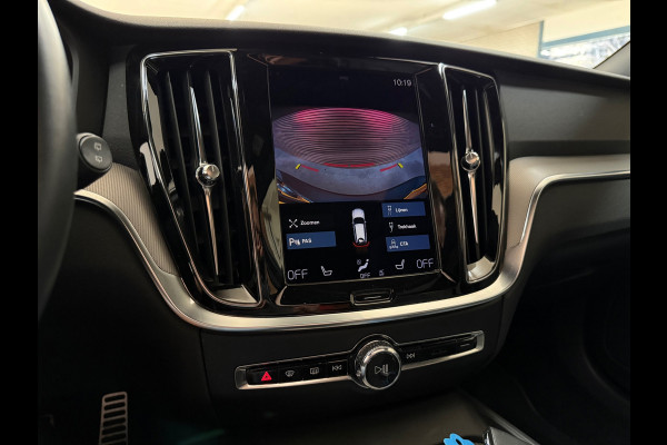 Volvo V60 2.0 B3 R-Design | Panoramadak | Harman Kardon | 360 Camera | Apple carplay & Android Auto