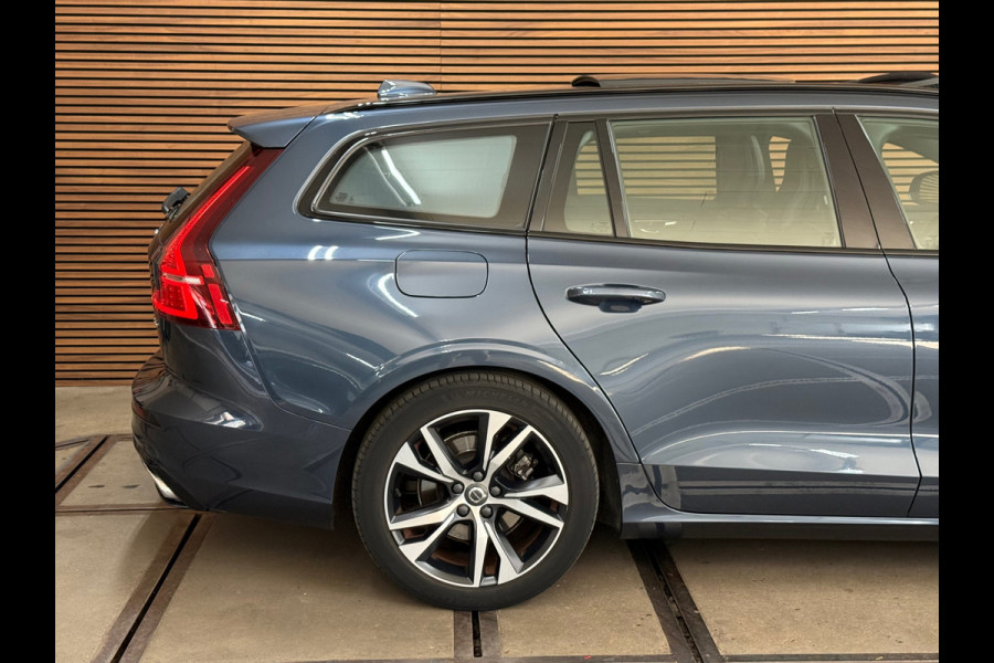 Volvo V60 2.0 B3 R-Design | Panoramadak | Harman Kardon | 360 Camera | Apple carplay & Android Auto