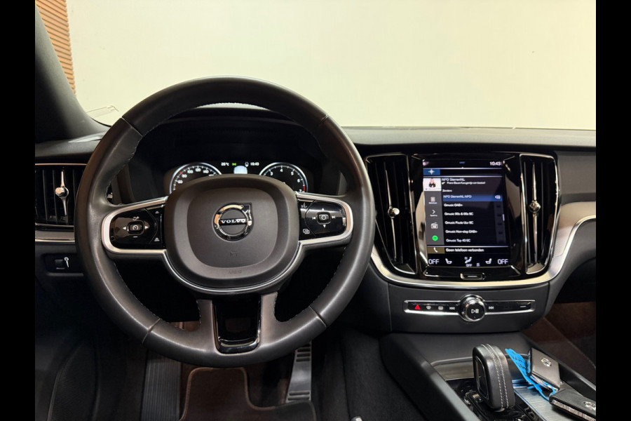 Volvo V60 2.0 B3 R-Design | Panoramadak | Harman Kardon | 360 Camera | Apple carplay & Android Auto