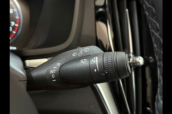 Volvo V60 2.0 B3 R-Design | Panoramadak | Harman Kardon | 360 Camera | Apple carplay & Android Auto