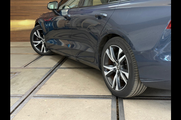 Volvo V60 2.0 B3 R-Design | Panoramadak | Harman Kardon | 360 Camera | Apple carplay & Android Auto
