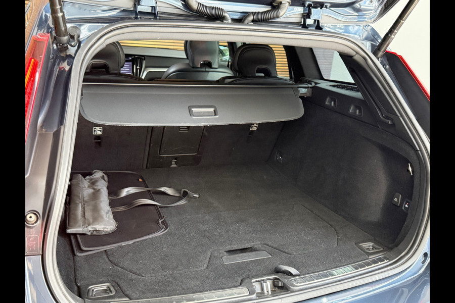 Volvo V60 2.0 B3 R-Design | Panoramadak | Harman Kardon | 360 Camera | Apple carplay & Android Auto