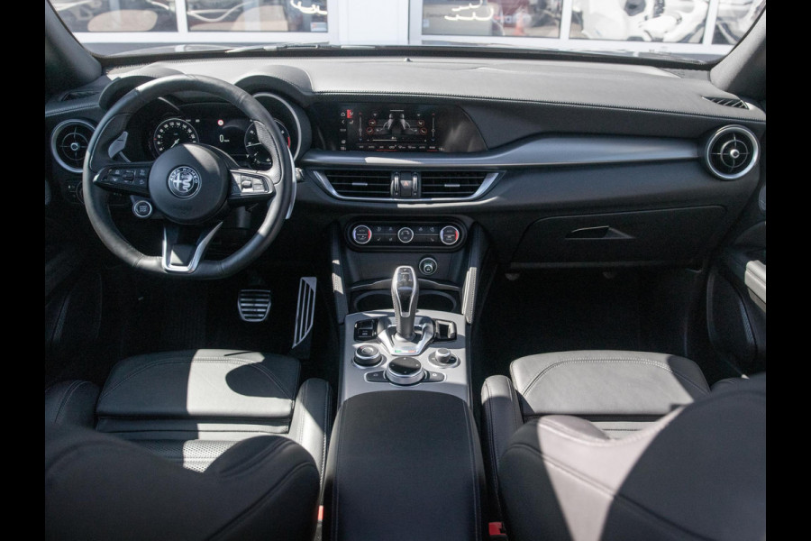 Alfa Romeo Stelvio 2.0 Turbo 280pk AWD Veloce | Schuif/Kanteldak | Harman Kardon | Adapt. Cruise | Matrix LED | Winter Pack | Apple Carplay