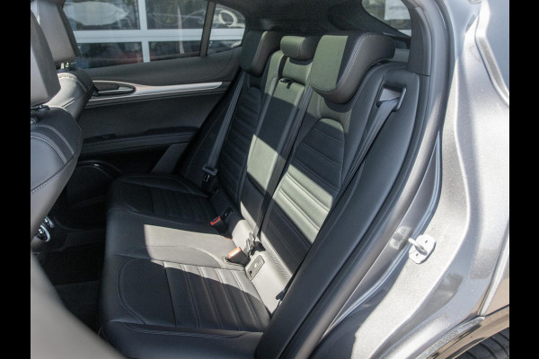 Alfa Romeo Stelvio 2.0 Turbo 280pk AWD Veloce | Schuif/Kanteldak | Harman Kardon | Adapt. Cruise | Matrix LED | Winter Pack | Apple Carplay